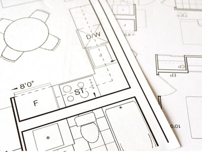 Ausschnitt eines Grundrisses mit Küche und Badezimmer.